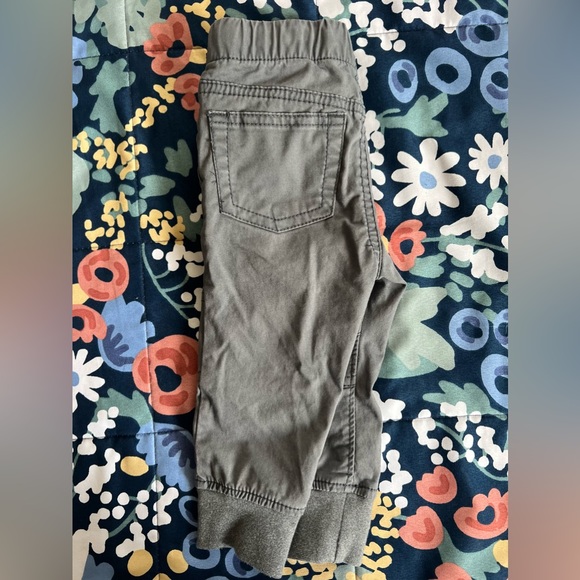 Like new Cat & Jack jogger pant size 12months, color gray - Picture 2 of 4